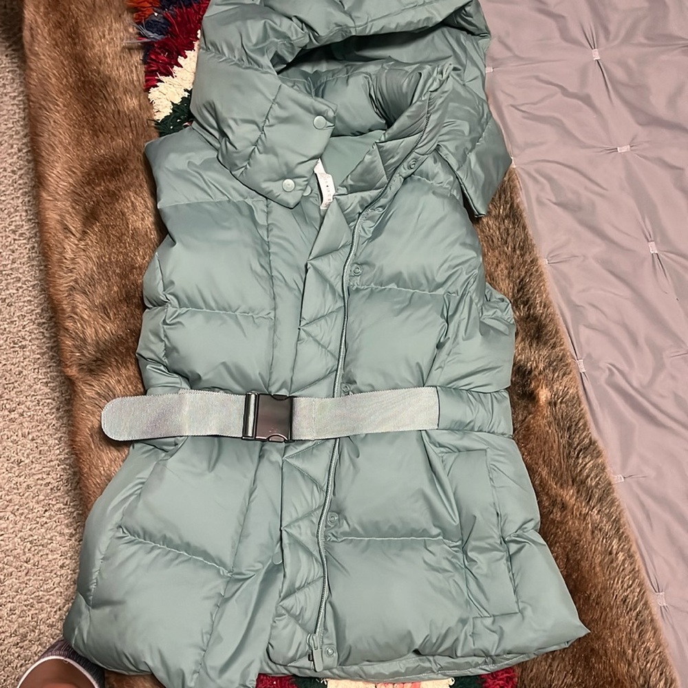 Lululemon wunder puff vest size 4